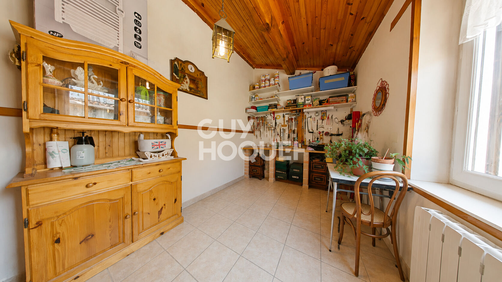 MAISON DE VILLAGE AVEC REMISE ET EXTÉRIEUR