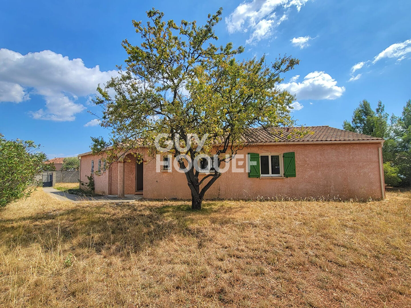 À Pépieux  Villa de plain-pied avec dépendance et grand terrain 1990 m2