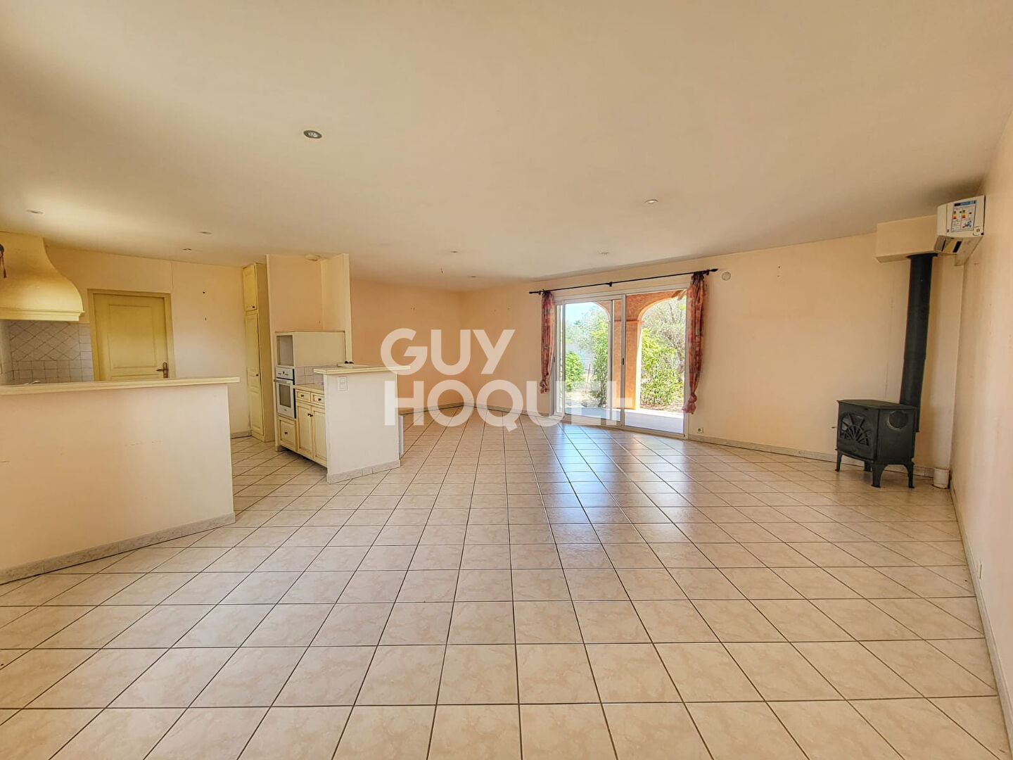 À Pépieux  Villa de plain-pied avec dépendance et grand terrain 1990 m2