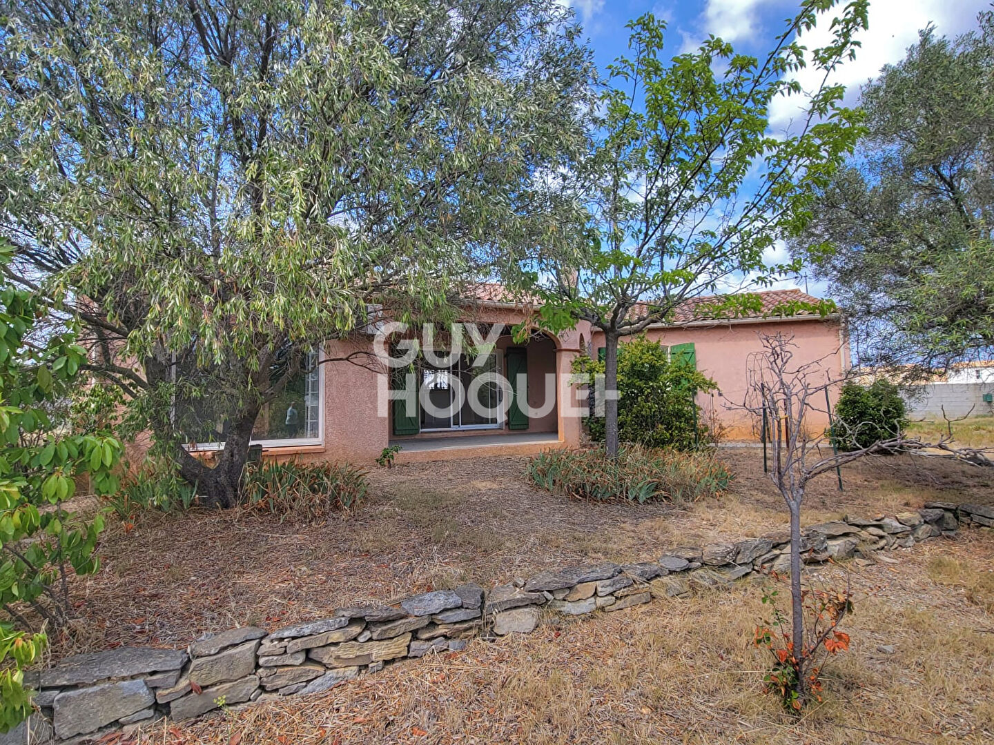 À Pépieux  Villa de plain-pied avec dépendance et grand terrain 1990 m2