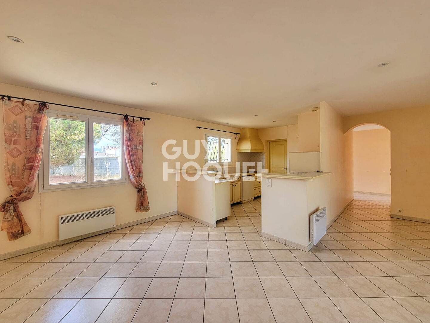 À Pépieux  Villa de plain-pied avec dépendance et grand terrain 1990 m2