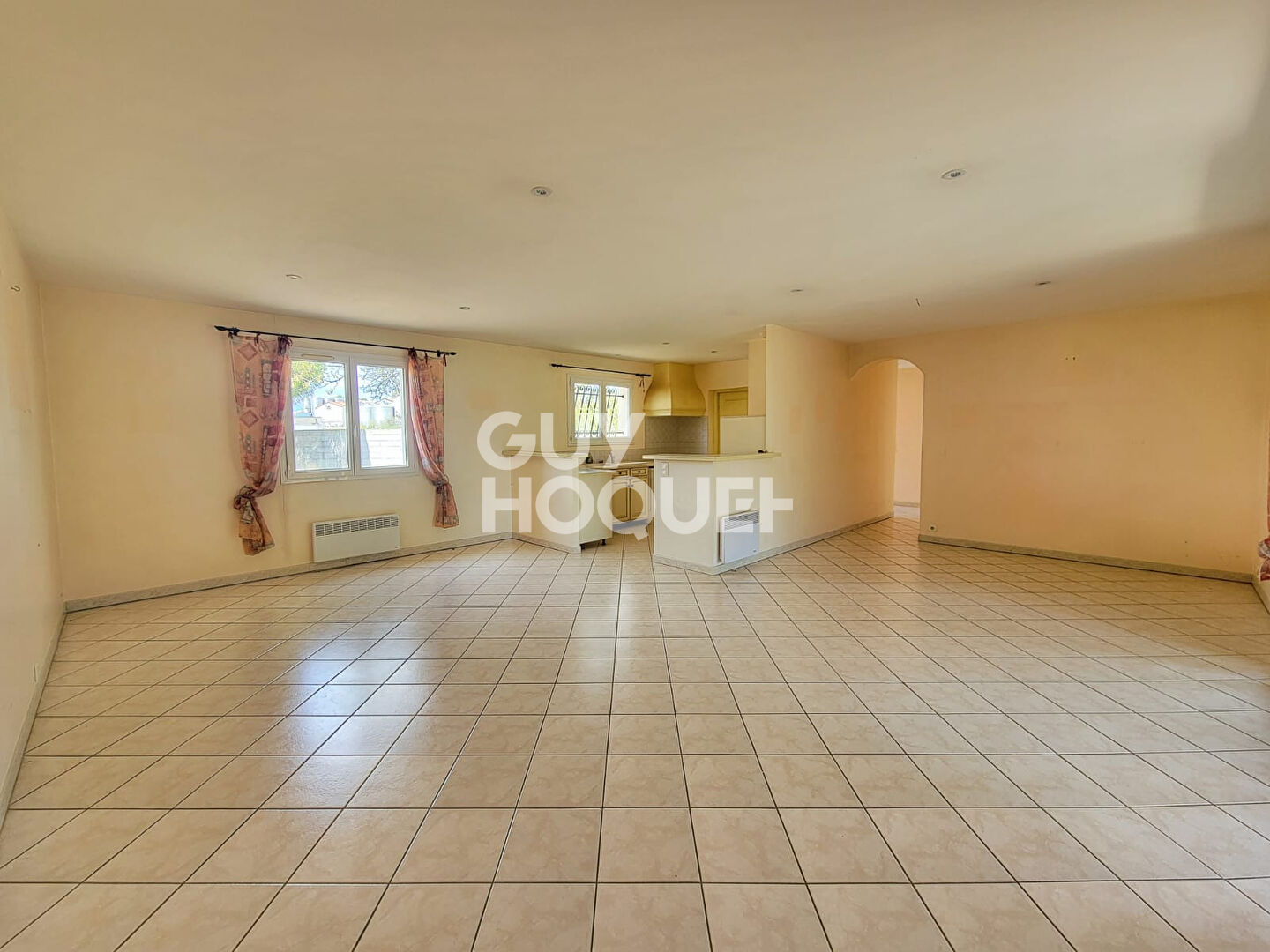 À Pépieux  Villa de plain-pied avec dépendance et grand terrain 1990 m2