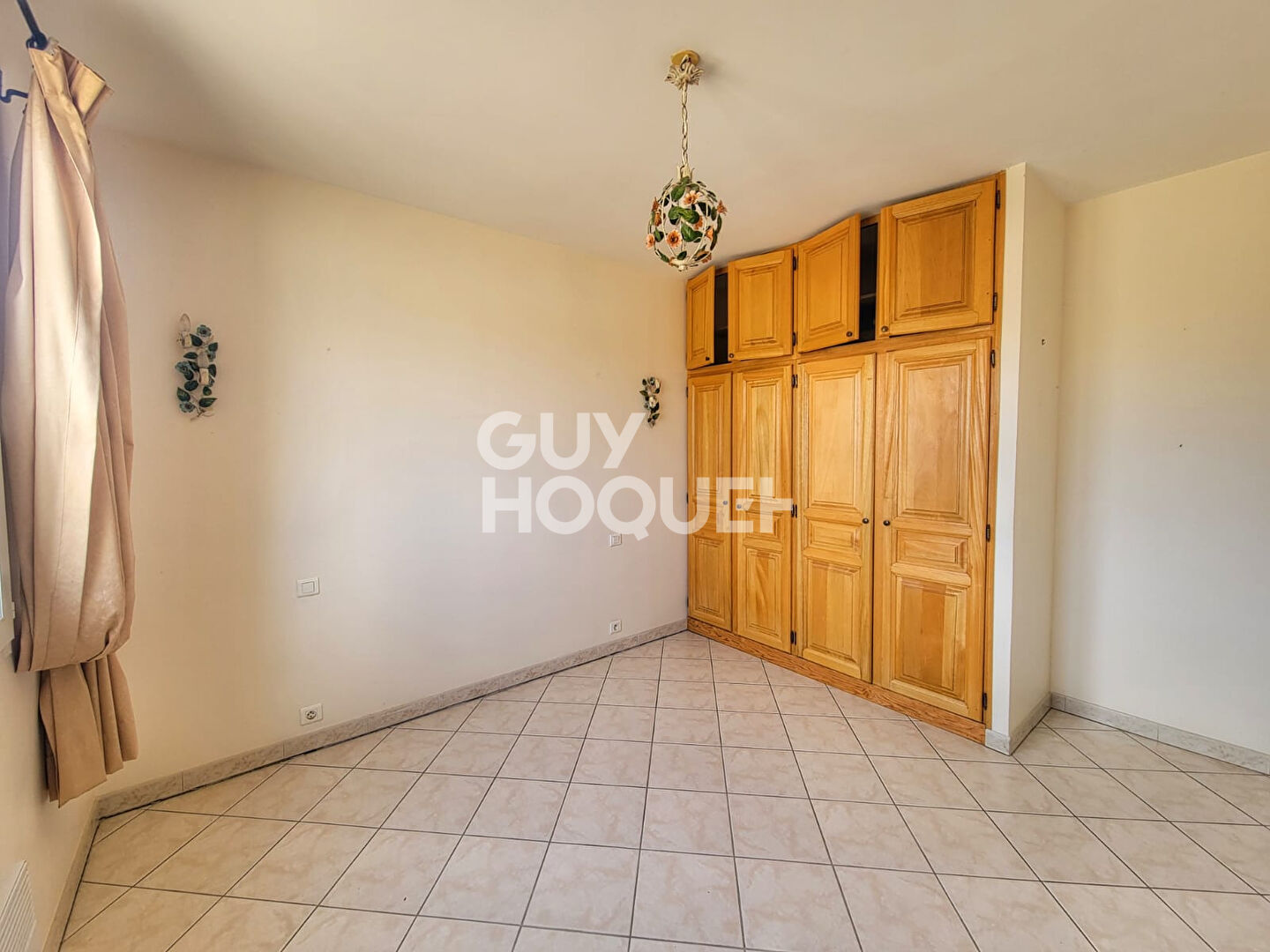 À Pépieux  Villa de plain-pied avec dépendance et grand terrain 1990 m2