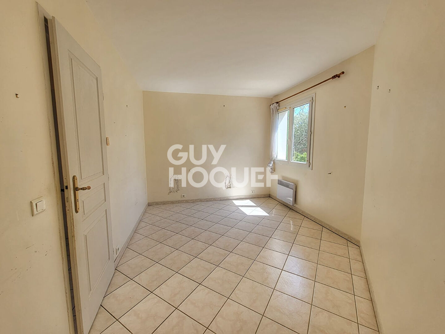 À Pépieux  Villa de plain-pied avec dépendance et grand terrain 1990 m2