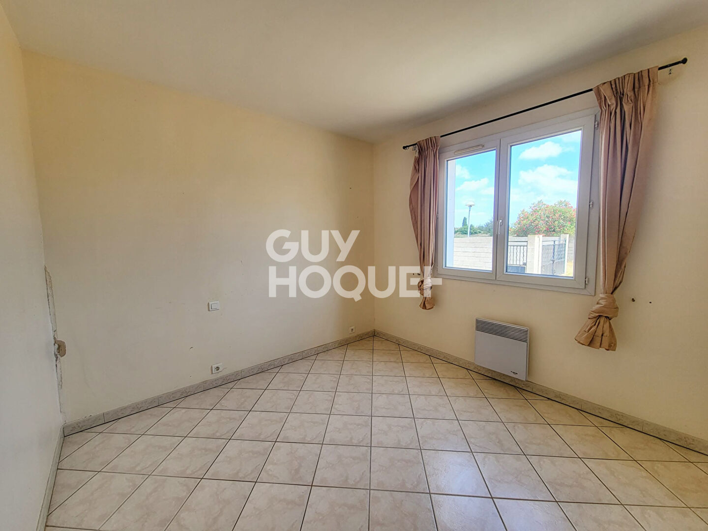 À Pépieux  Villa de plain-pied avec dépendance et grand terrain 1990 m2