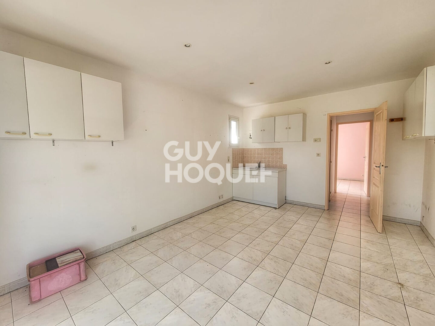 À Pépieux  Villa de plain-pied avec dépendance et grand terrain 1990 m2