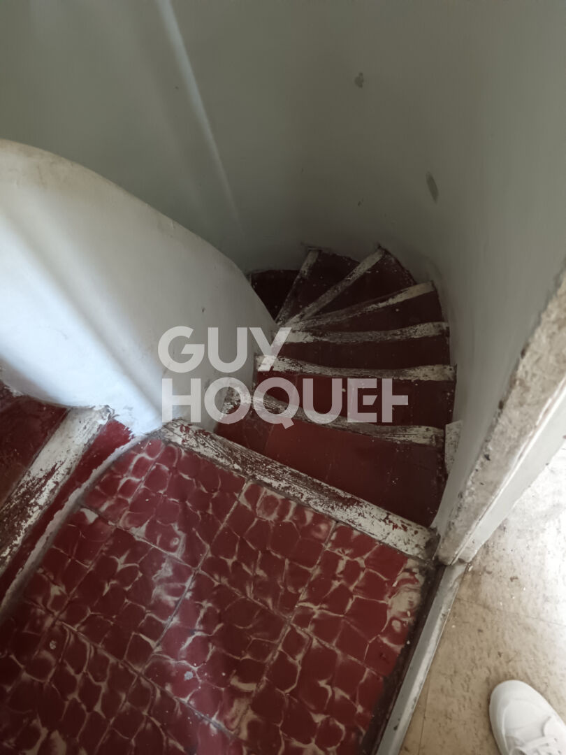 A SAISIR  Immeuble + garage : 3 T2 à Narbonne Centre ville