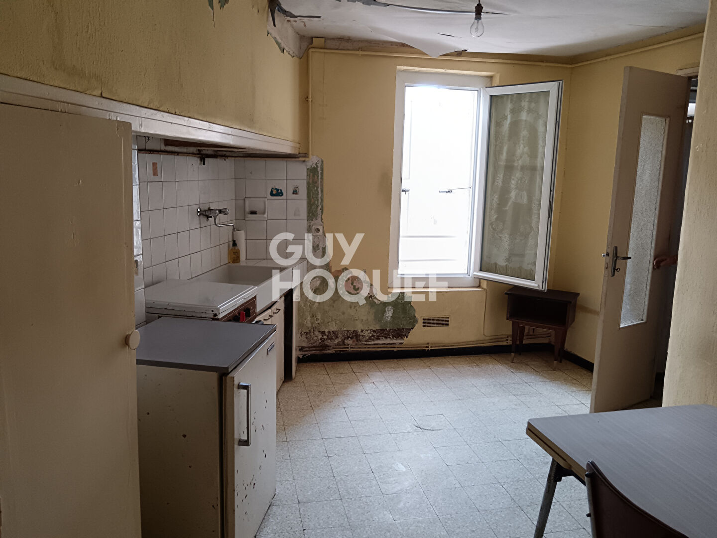 A SAISIR  Immeuble + garage : 3 T2 à Narbonne Centre ville