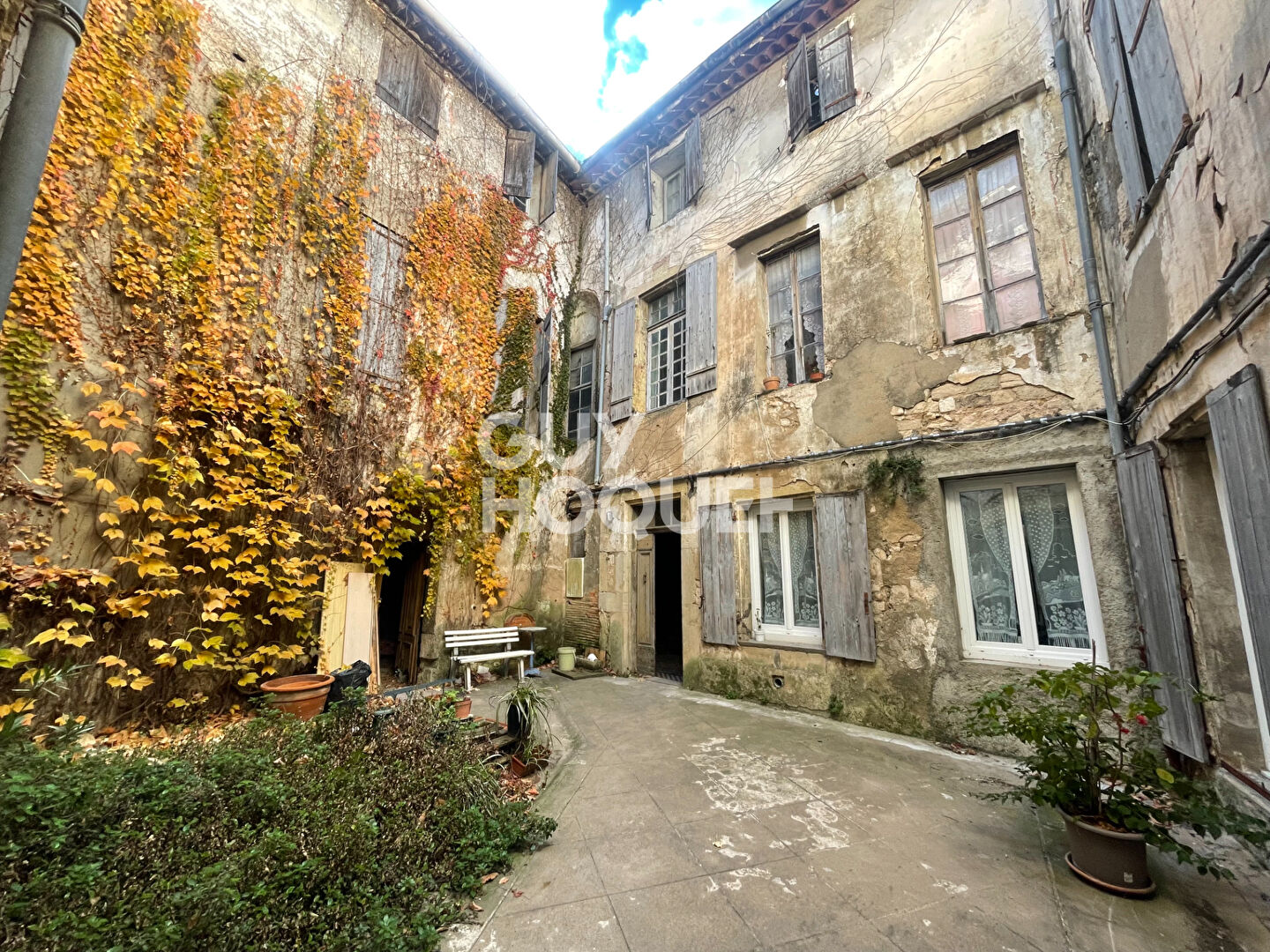 Narbonne, ensemble immobilier en pierre à rénover