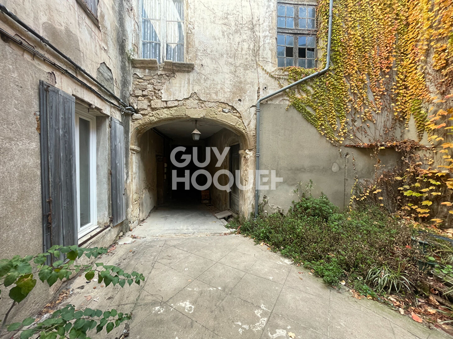 Narbonne, ensemble immobilier en pierre à rénover