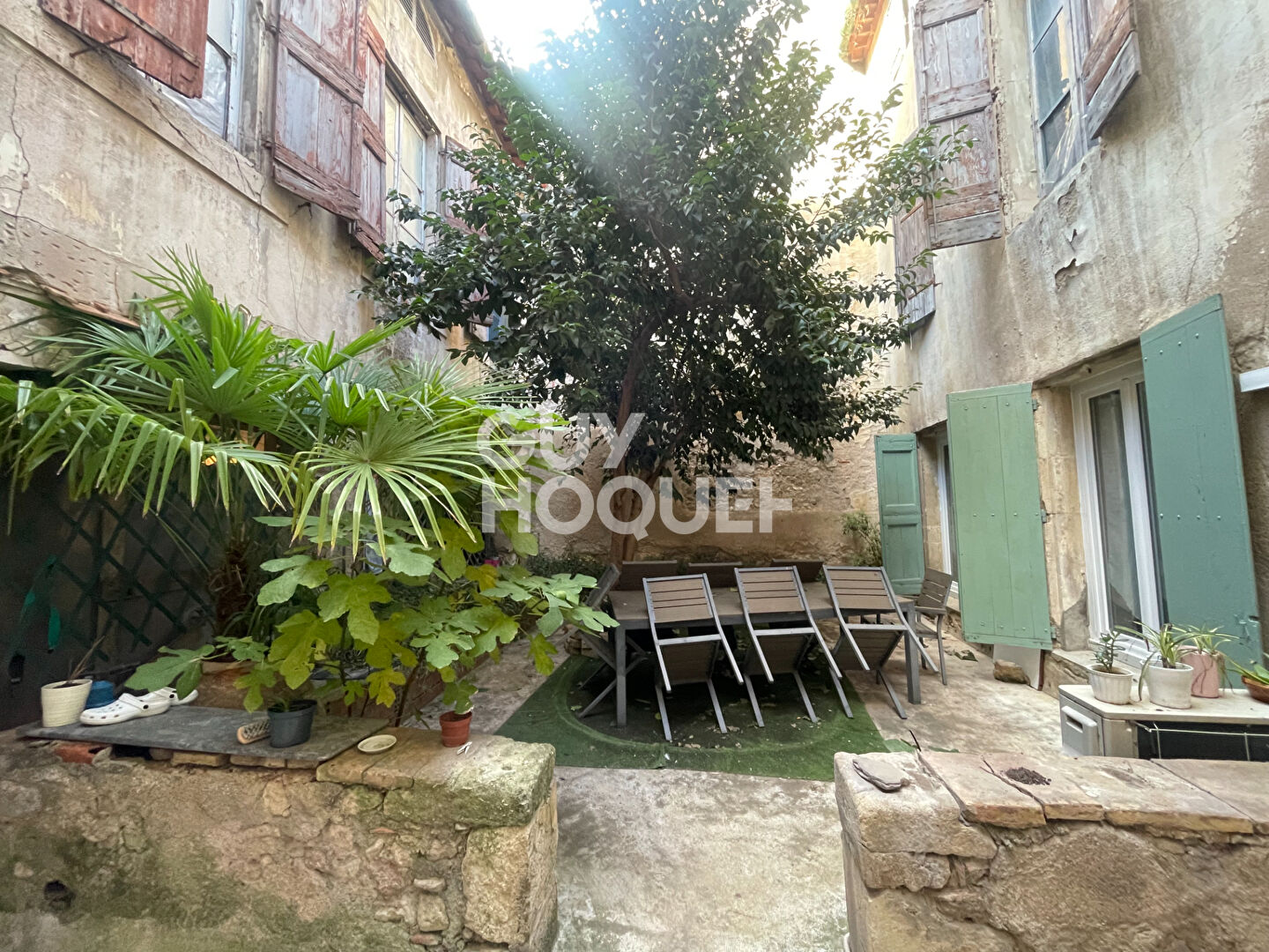 Narbonne, ensemble immobilier en pierre à rénover