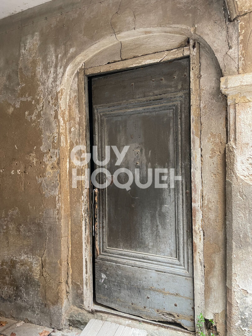 Narbonne, ensemble immobilier en pierre à rénover