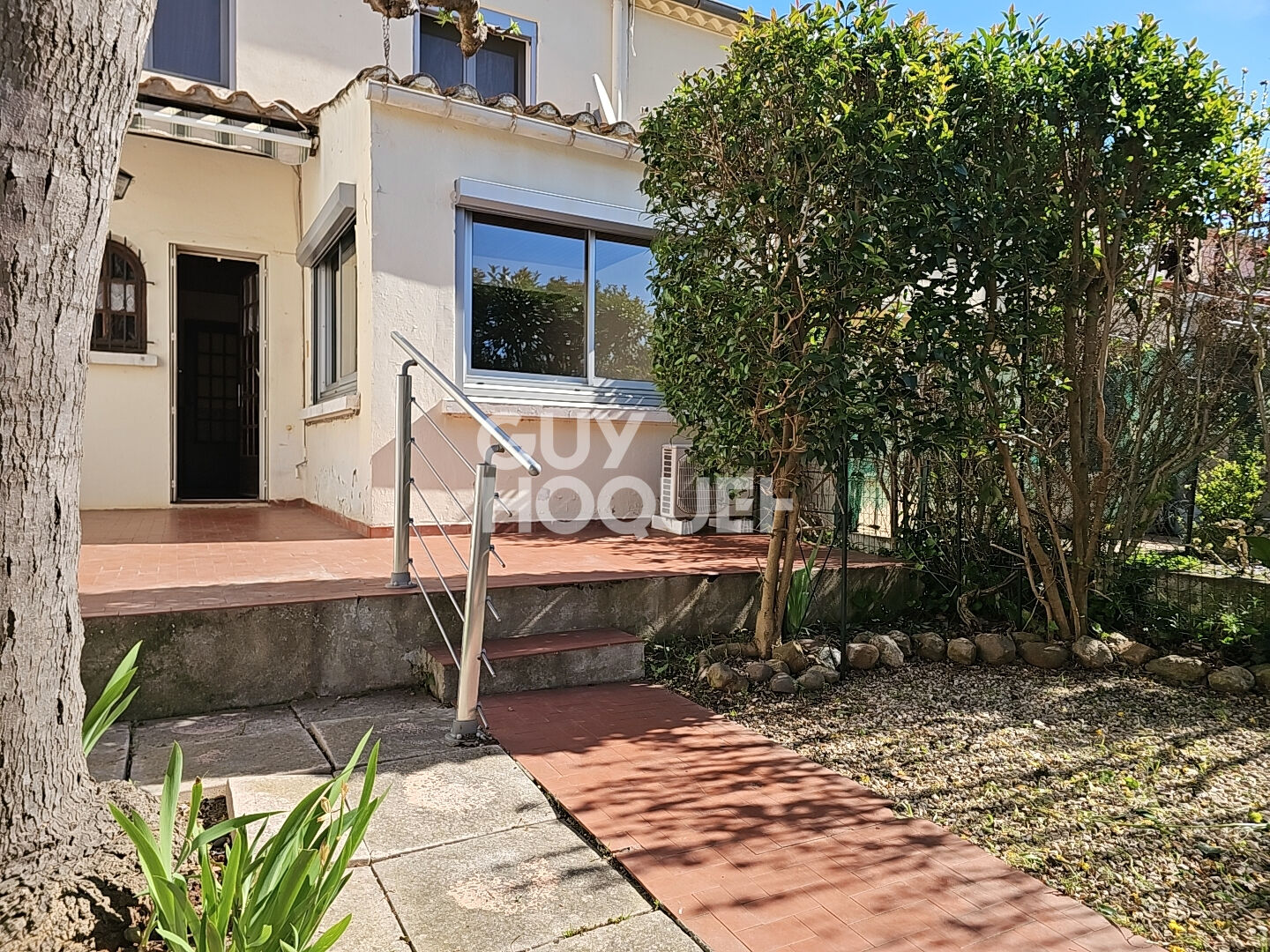 Maison de ville  de 74 m² avec jardin et fort potentiel