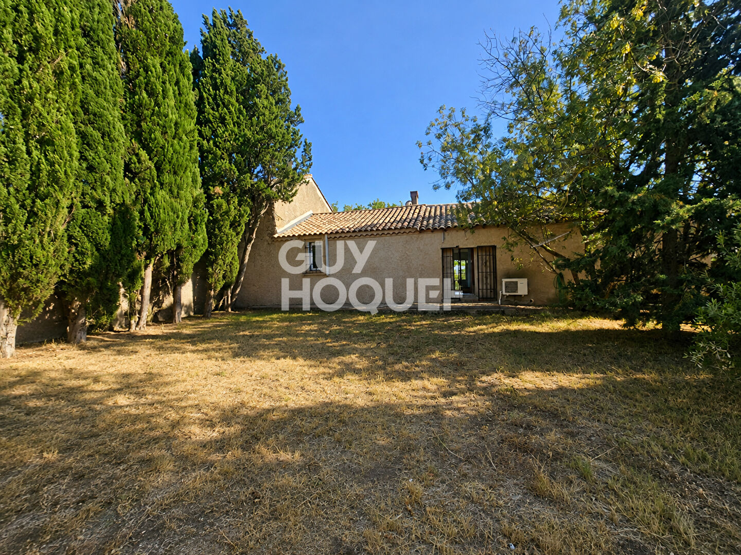 À VENDRE - GRANDE MAISON AVEC PISCINE, ENTRE VIGNES ET GARRIGUE
