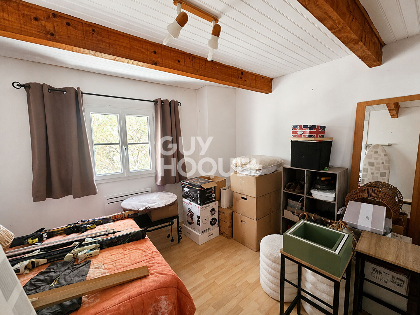 À VENDRE - GRANDE MAISON AVEC PISCINE, ENTRE VIGNES ET GARRIGUE