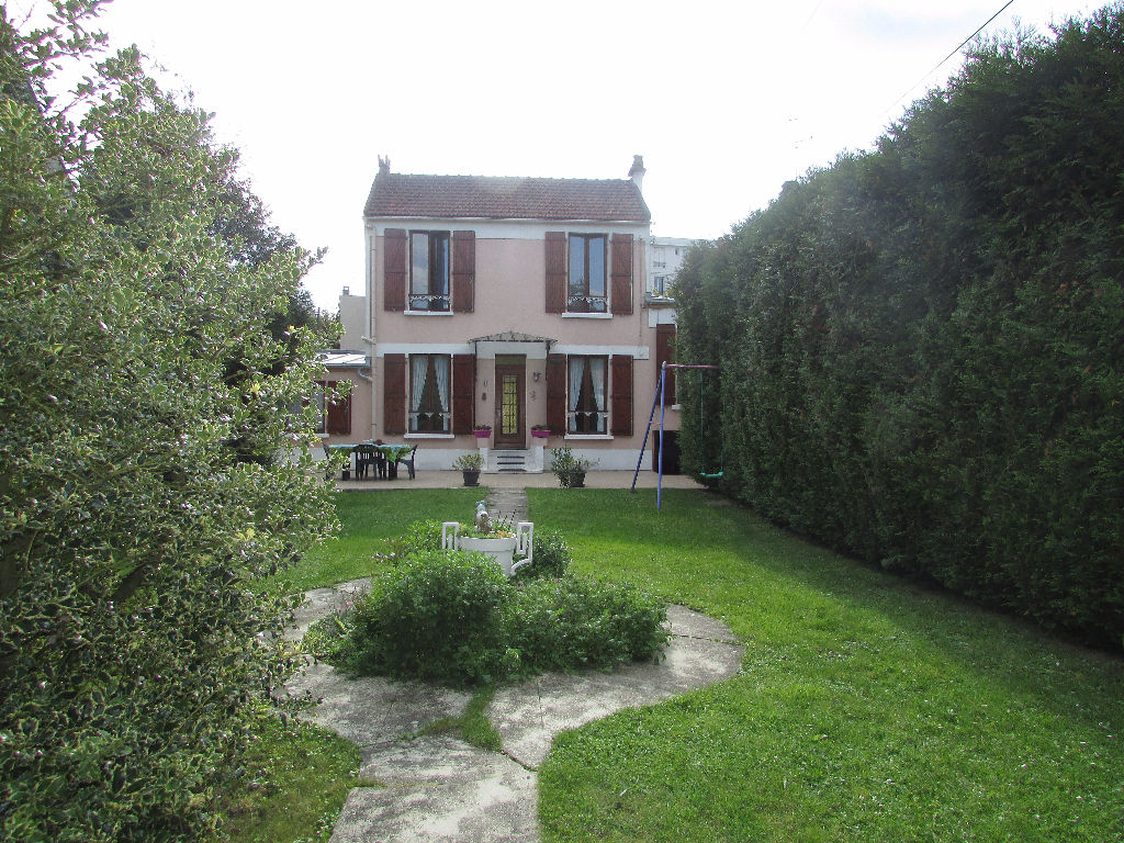 Maison d'environ 85 m² à vendre à NEUILLY PLAISANCE (93360).