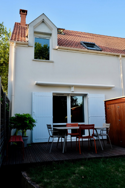 Maison 5 pièces d'environ 90 m² à vendre à NEUILLY SUR MARNE (93330).