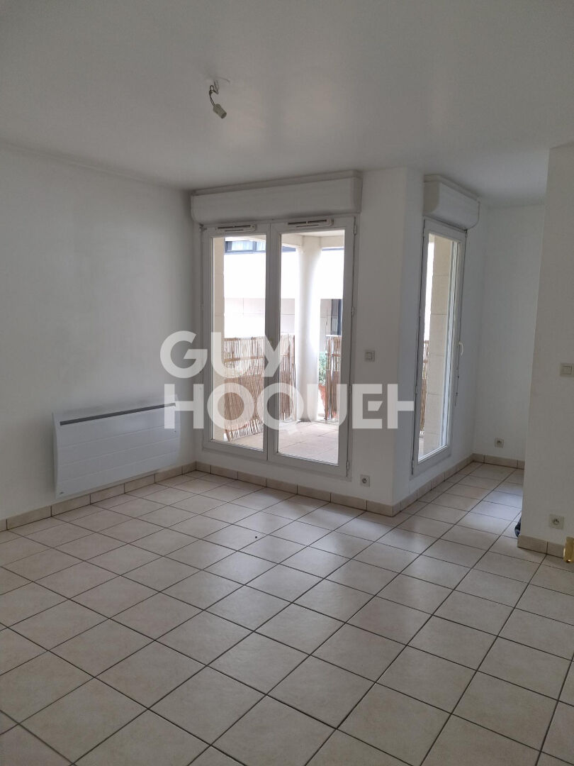 STUDIO à NEUILLY PLAISANCE