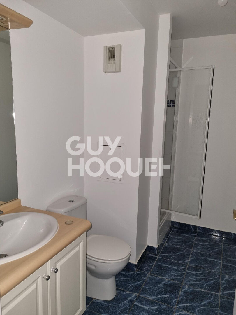 STUDIO à NEUILLY PLAISANCE