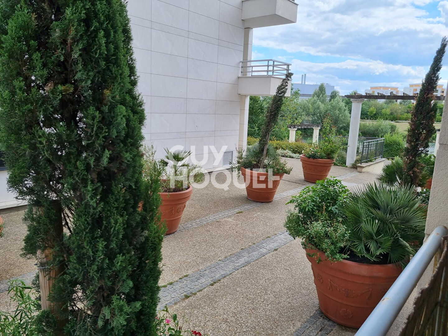 STUDIO à NEUILLY PLAISANCE