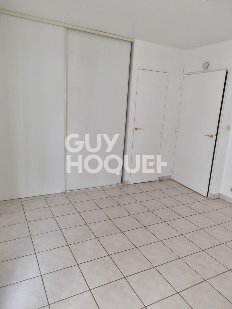 STUDIO à NEUILLY PLAISANCE