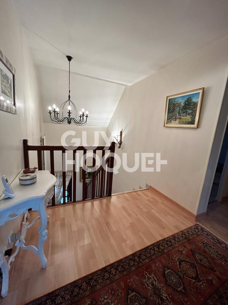 Maison  8 pièce(s) 176 m2