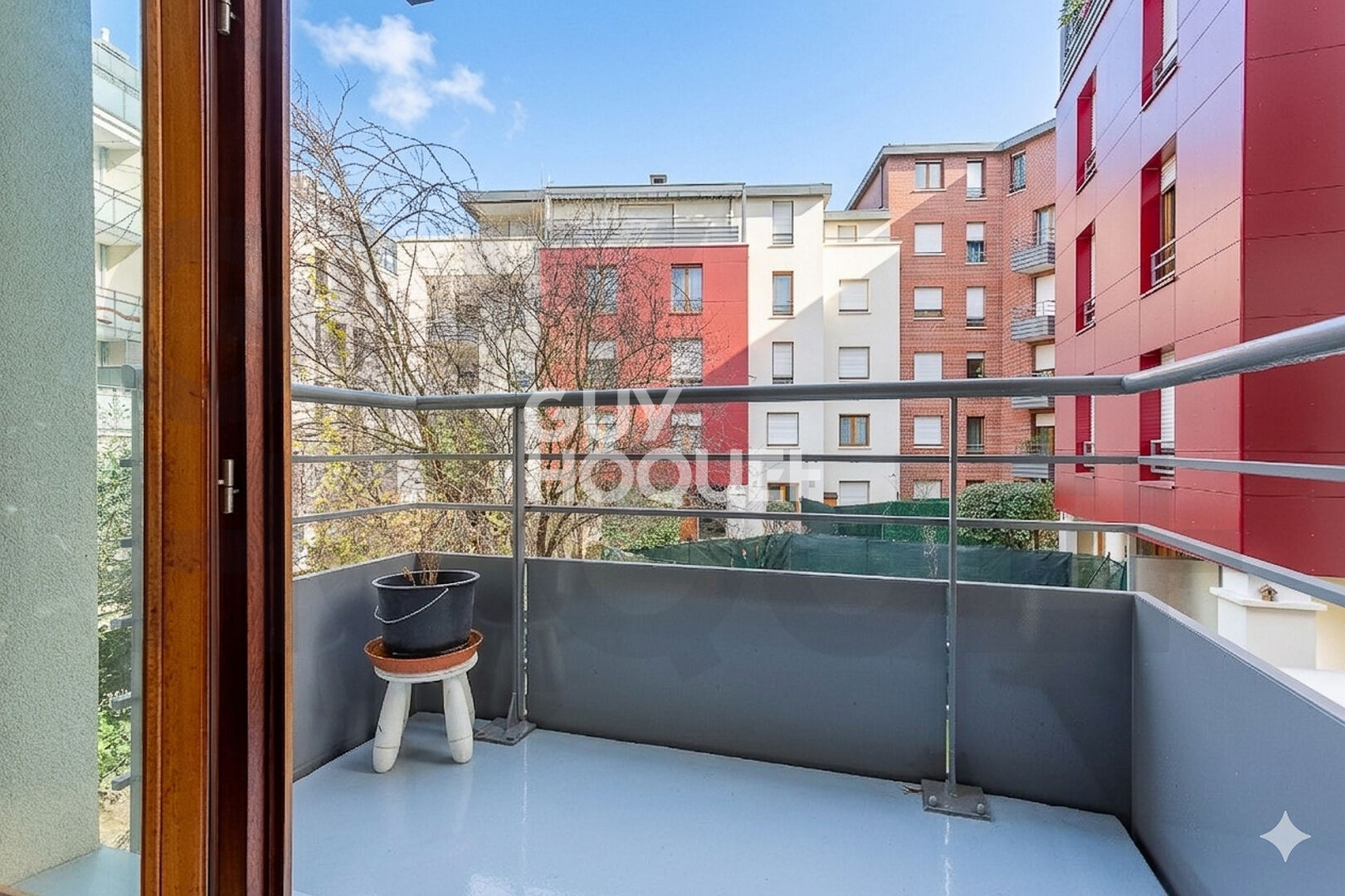 NEUILLY-SUR-MARNE · Appartement 3 pièces 66 m² · Double balcon. Parking Résidence récente