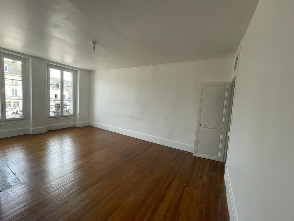 NEUVILLE AUX BOIS - APPARTEMENT F4