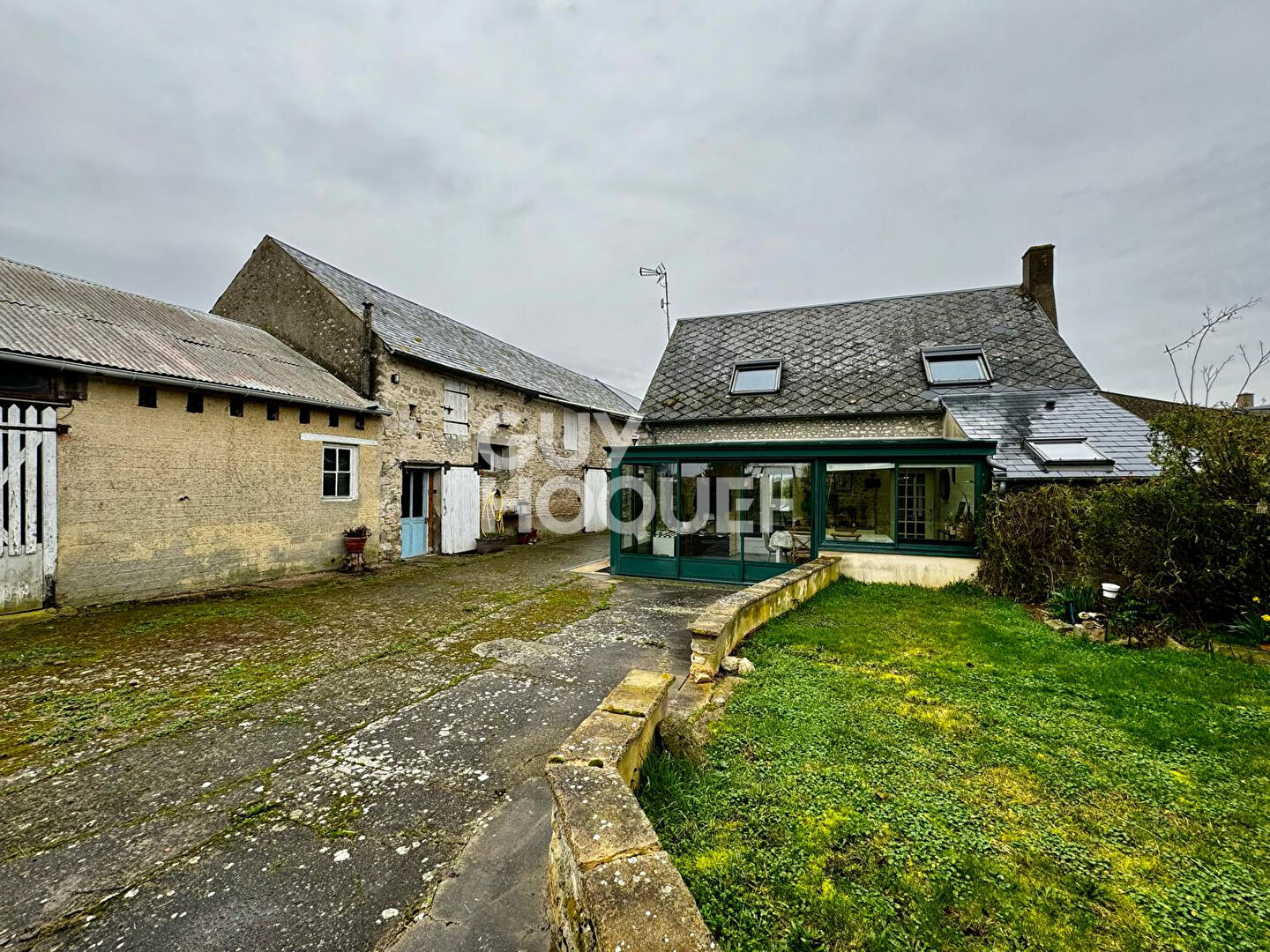 FERMETTE DE  122 m² et NOMBREUSES DEPENDANCES