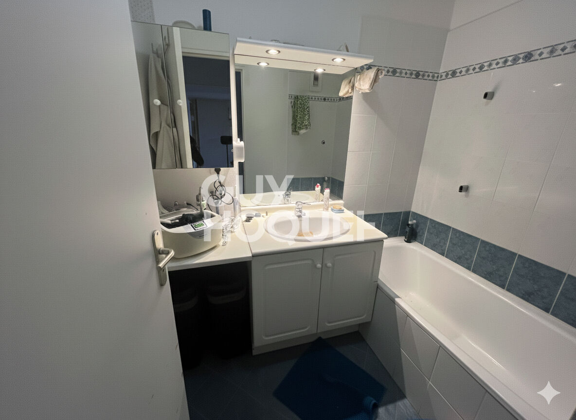 NICE CORNICHE FLEURIE  3 PIÈCES  DERNIER ÉTAGE  VUE MER  GARAGE & CAVE