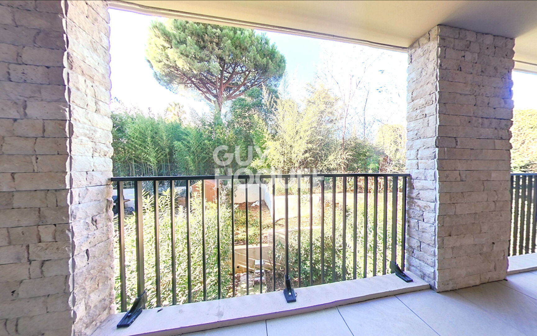 CARROS Route des Plans : Beau 2 pièces avec terrasse, parking et prestations modernes