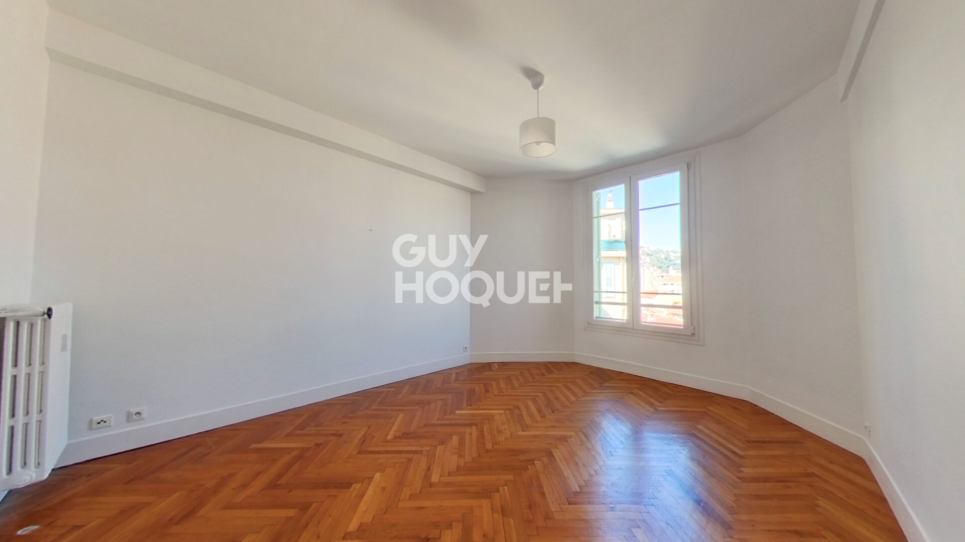 NICE CENTRE - 3 PIÈCES DE BELLE SURFACE, ÉTAGE ÉLEVÉ, ASCENSEUR, BALCON, GARAGE EN OPTION