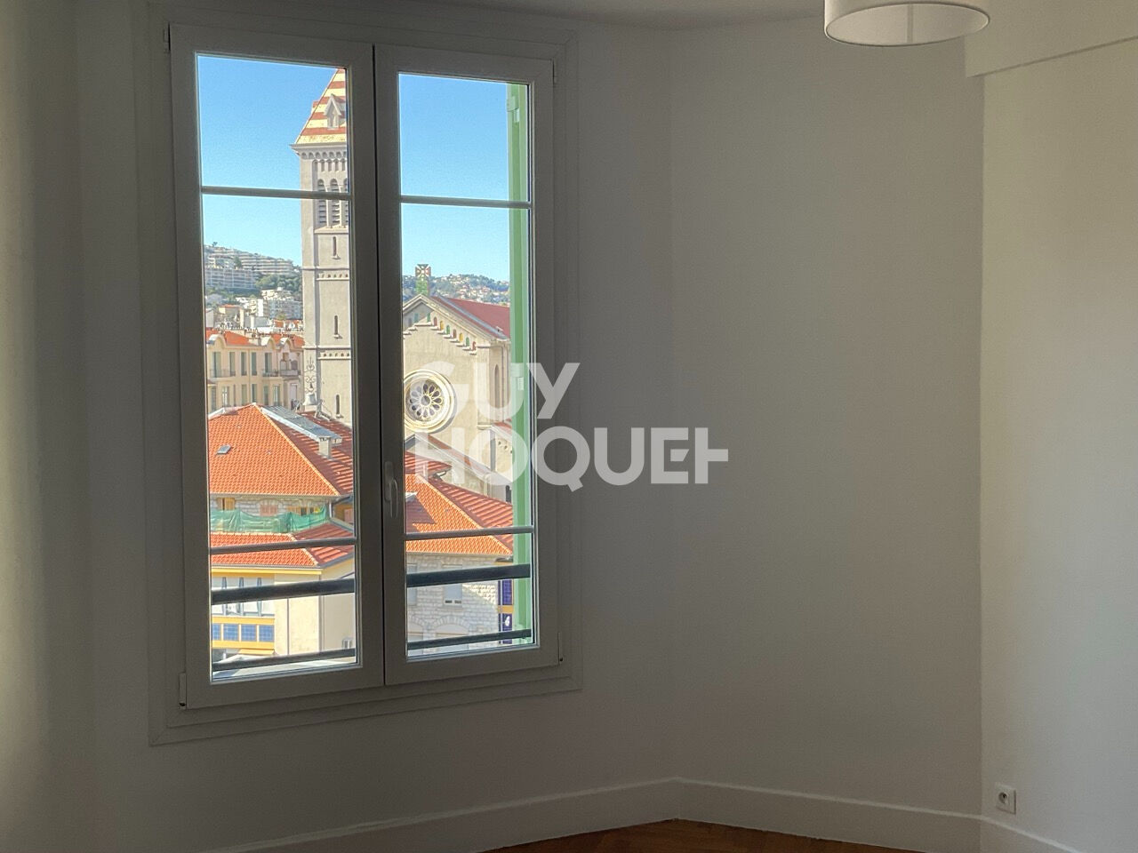 NICE CENTRE - 3 PIÈCES DE BELLE SURFACE, ÉTAGE ÉLEVÉ, ASCENSEUR, BALCON, GARAGE EN OPTION