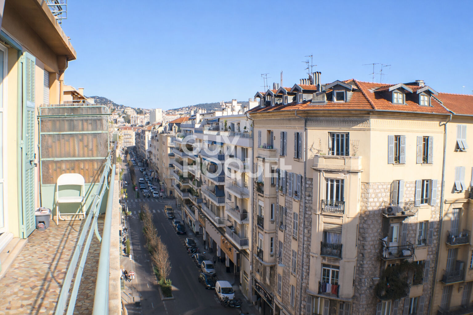 NICE CENTRE - 3 PIÈCES DE BELLE SURFACE, ÉTAGE ÉLEVÉ, ASCENSEUR, BALCON, GARAGE EN OPTION