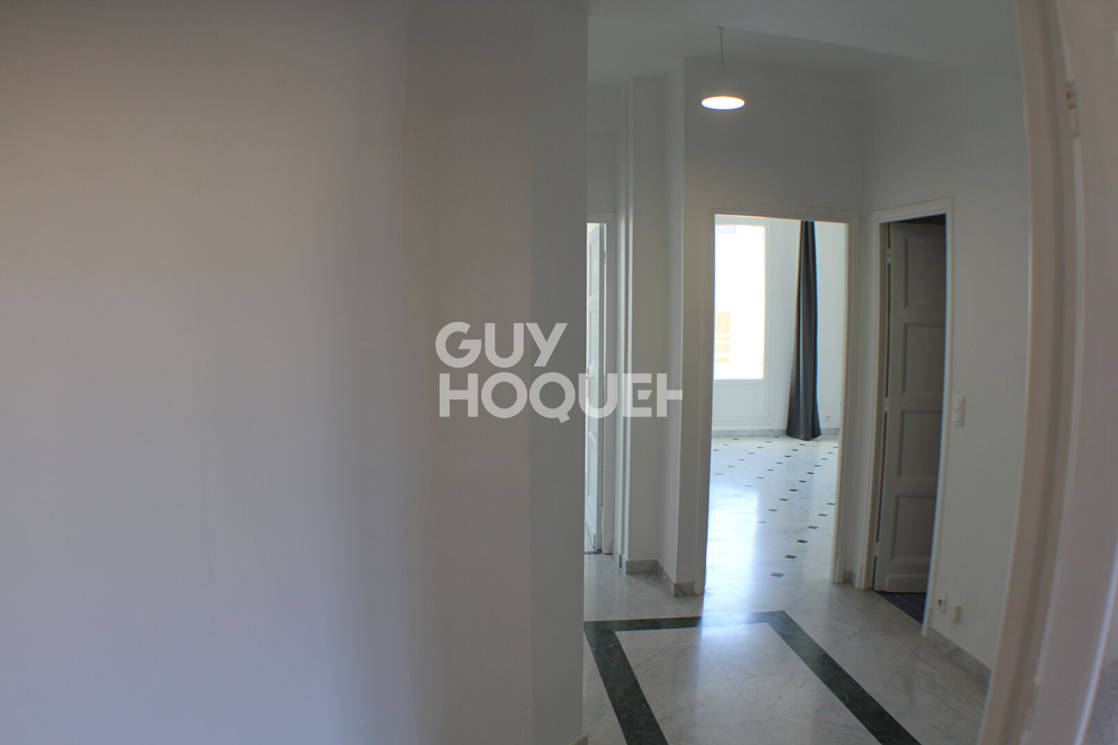 NICE CENTRE - 3 PIÈCES DE BELLE SURFACE, ÉTAGE ÉLEVÉ, ASCENSEUR, BALCON, GARAGE EN OPTION