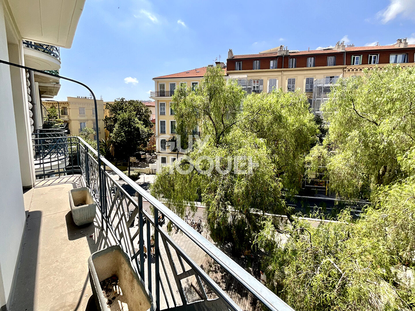 NICE MUSICIENS / SUPERBE 3P TRAVERSANT DE 87,60 m² AVEC 3 BALCONS / IMMEUBLE ART DÉCO