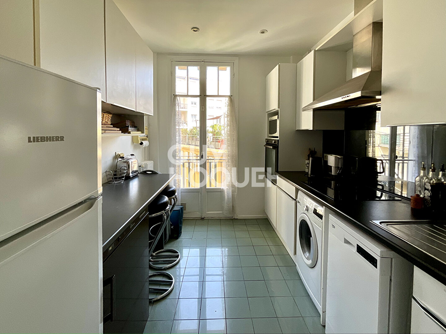 NICE MUSICIENS / SUPERBE 3P TRAVERSANT DE 87,60 m² AVEC 3 BALCONS / IMMEUBLE ART DÉCO