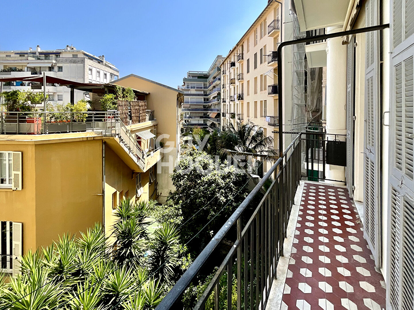 NICE MUSICIENS / SUPERBE 3P TRAVERSANT DE 87,60 m² AVEC 3 BALCONS / IMMEUBLE ART DÉCO