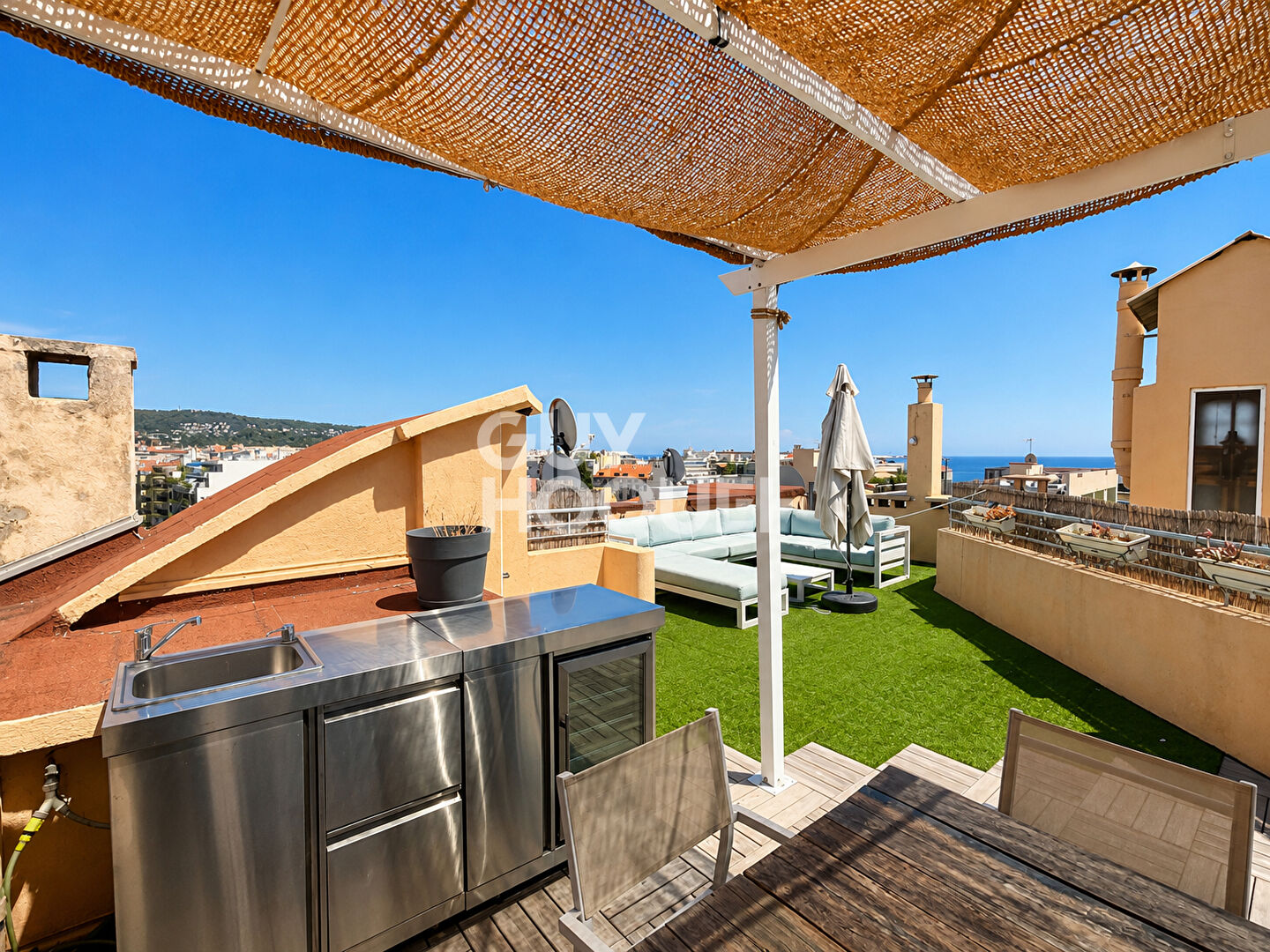Nice - Baumettes  Bail meublé  2 pièces avec double terrasse et vue mer panoramique