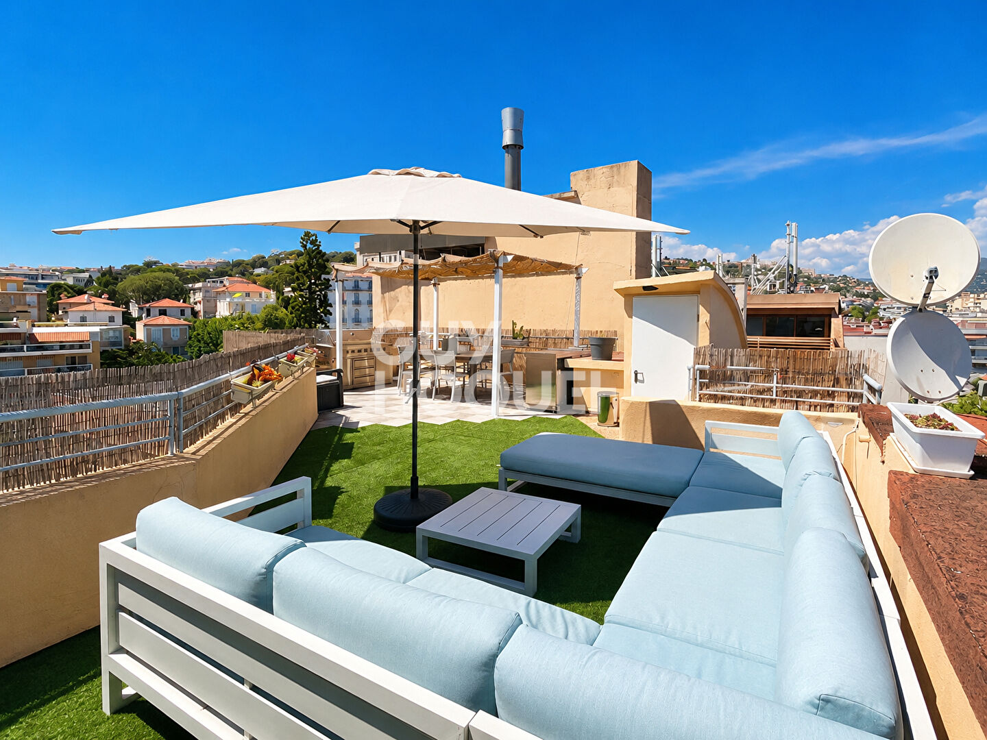 Nice - Baumettes  Bail meublé  2 pièces avec double terrasse et vue mer panoramique