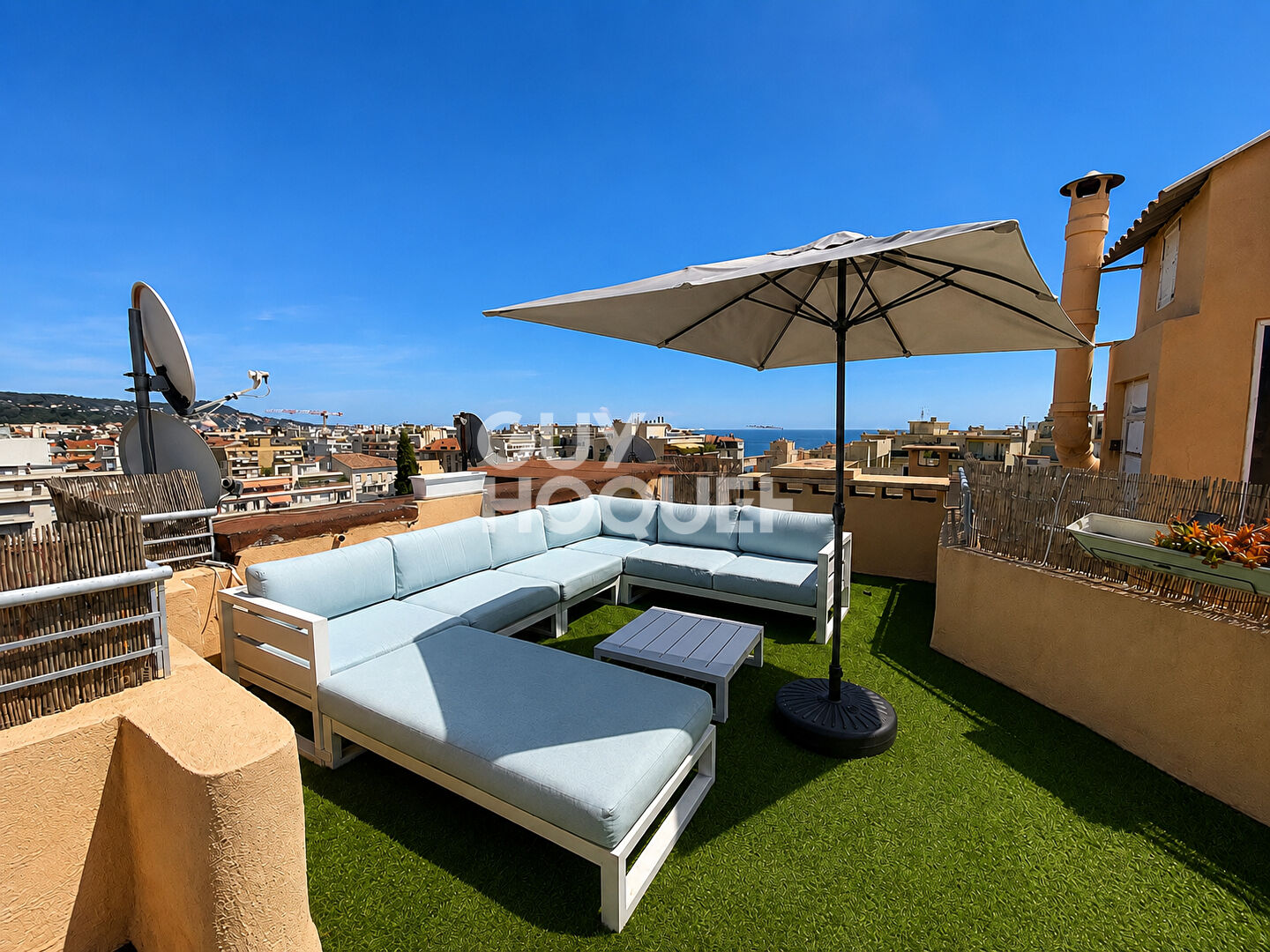 Nice - Baumettes  Bail meublé  2 pièces avec double terrasse et vue mer panoramique