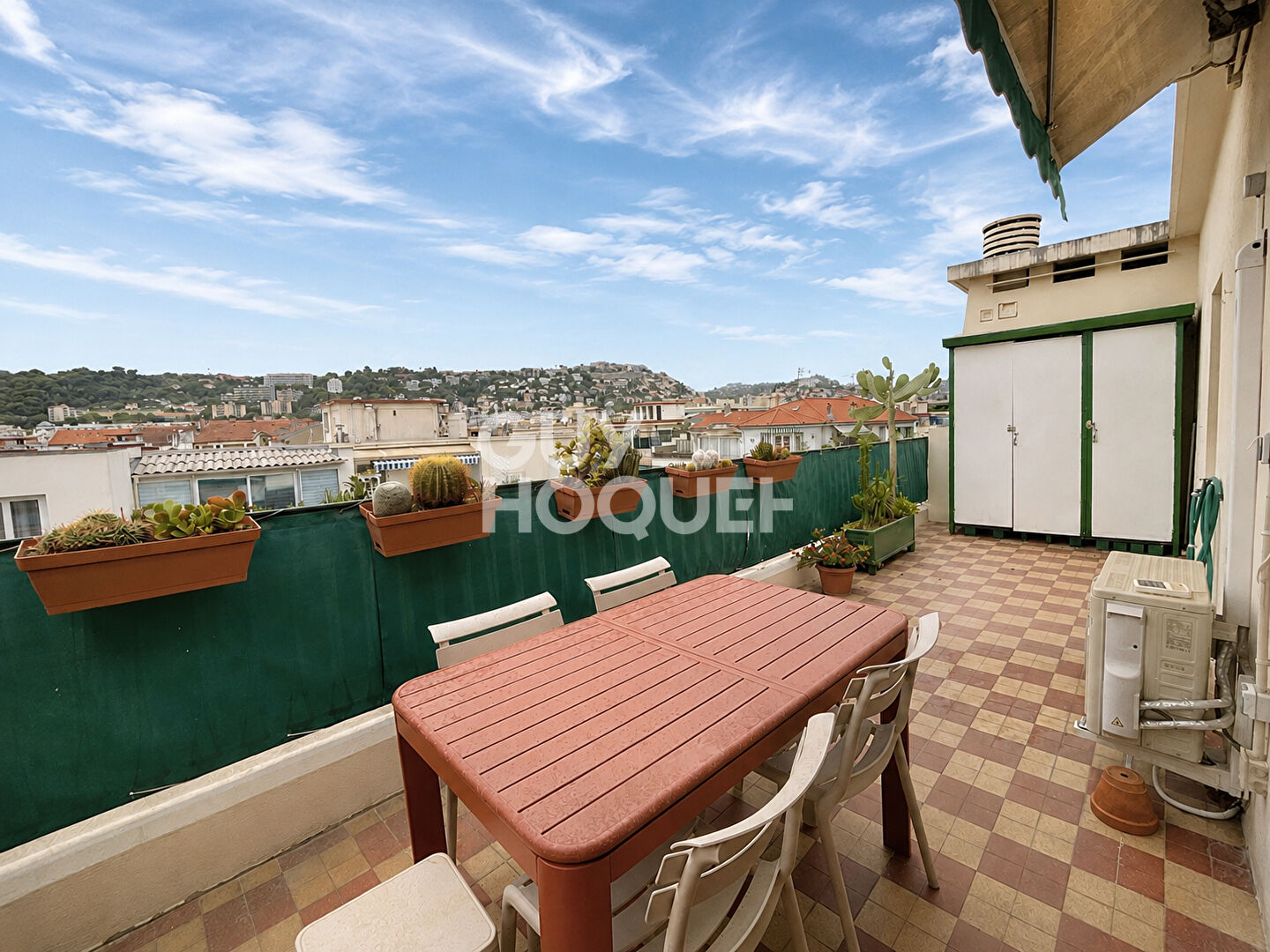 Appartement 2 pièces à louer au dernier étage avec vue dégagée à Nice Musiciens