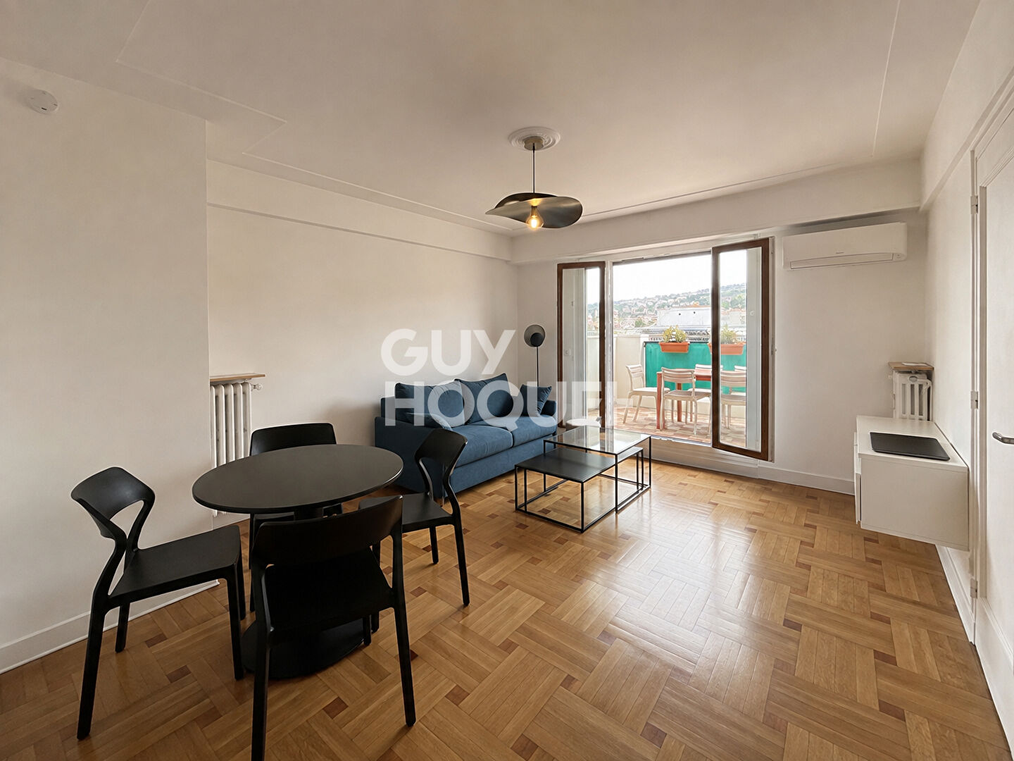 Appartement 2 pièces à louer au dernier étage avec vue dégagée à Nice Musiciens