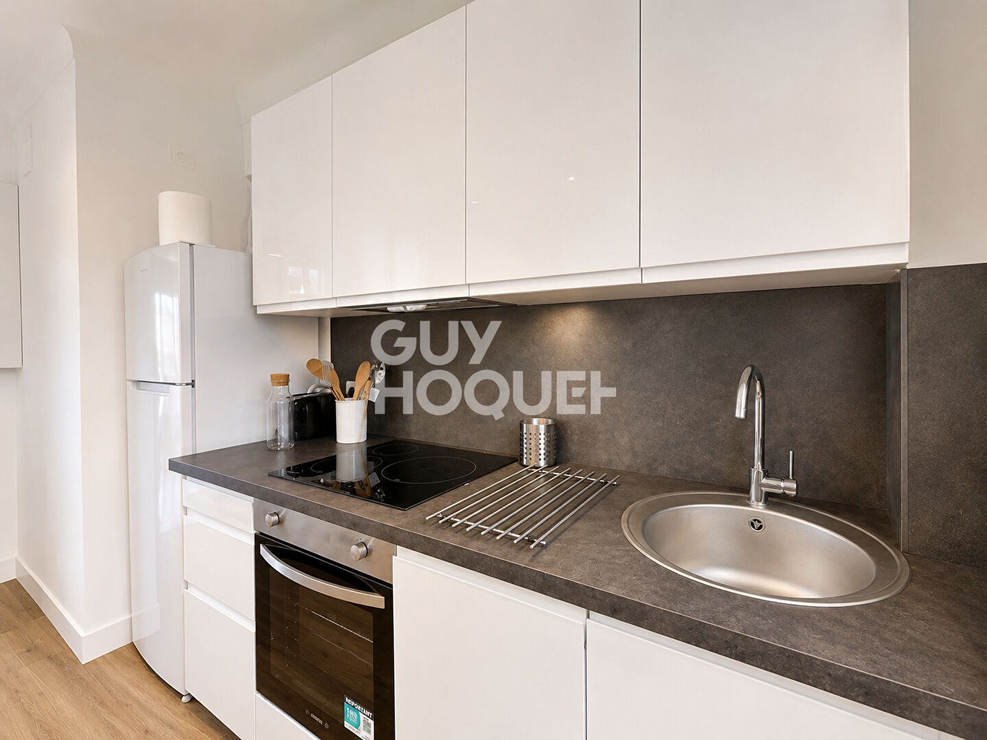 Appartement 2 pièces à louer au dernier étage avec vue dégagée à Nice Musiciens