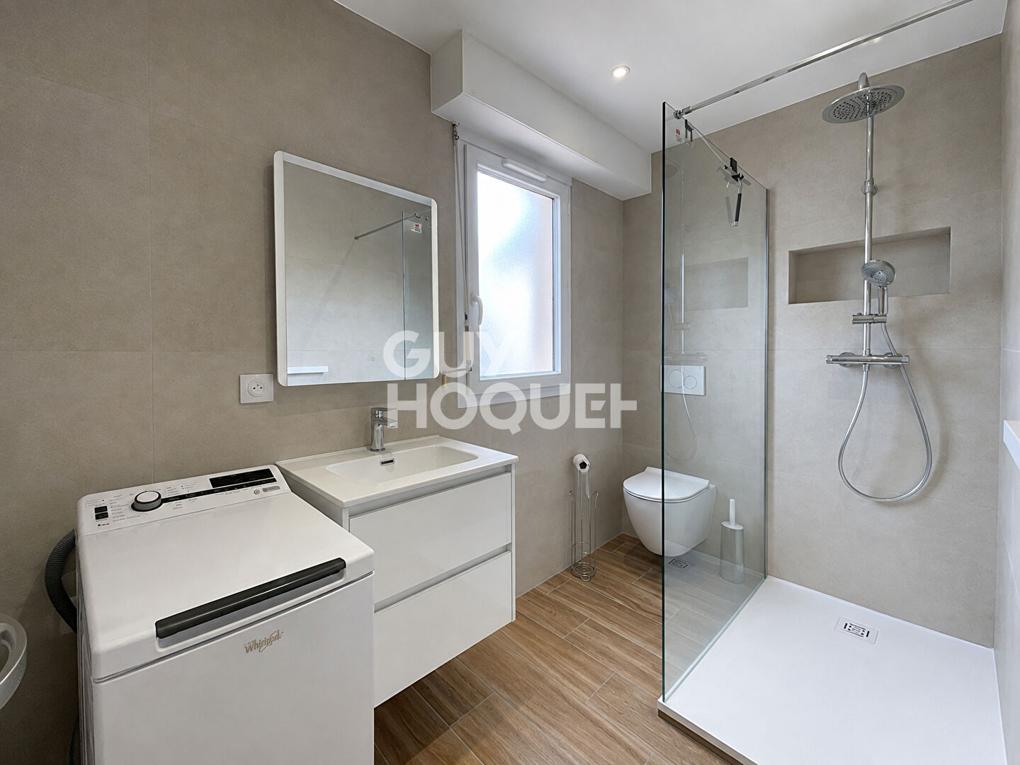 Appartement 2 pièces à louer au dernier étage avec vue dégagée à Nice Musiciens
