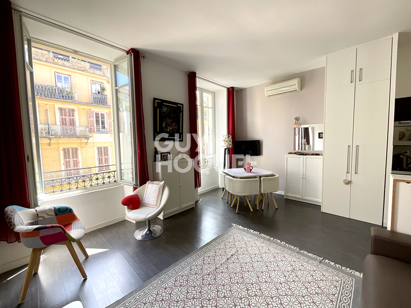 NICE - CARRÉ D'OR - ÉLÉGANT STUDIO DE 27 m² EN ÉTAGE ÉLEVÉ AVEC ASCENSEUR