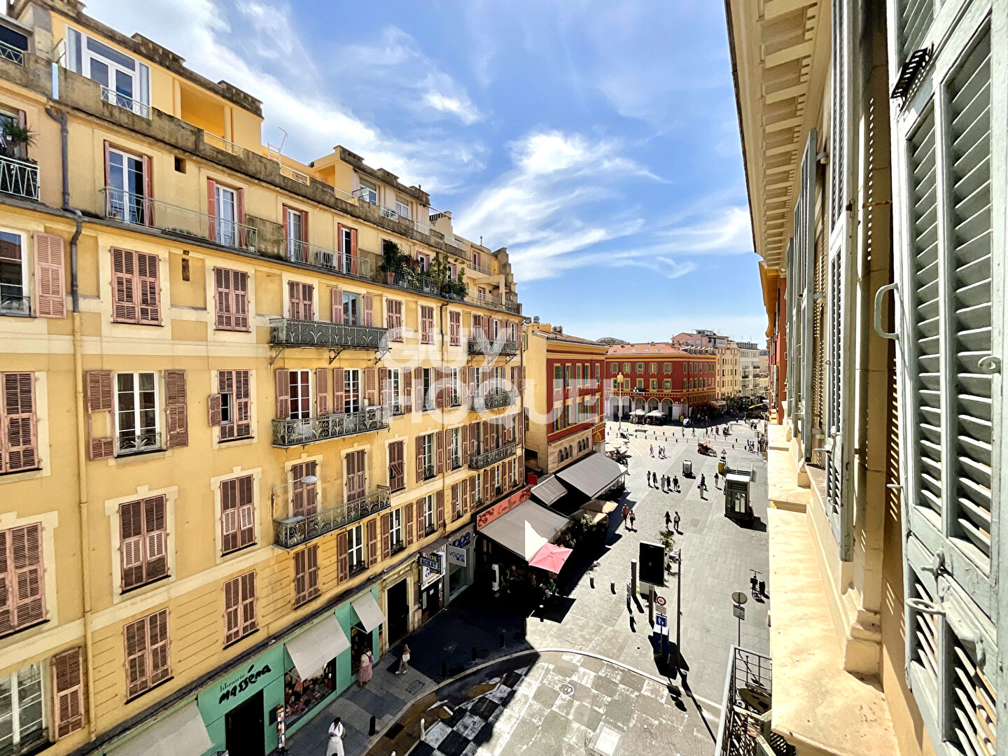 NICE - CARRÉ D'OR - ÉLÉGANT STUDIO DE 27 m² EN ÉTAGE ÉLEVÉ AVEC ASCENSEUR