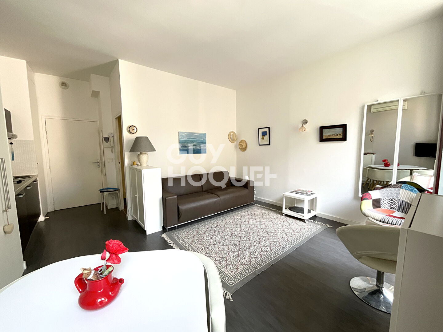 NICE - CARRÉ D'OR - ÉLÉGANT STUDIO DE 27 m² EN ÉTAGE ÉLEVÉ AVEC ASCENSEUR