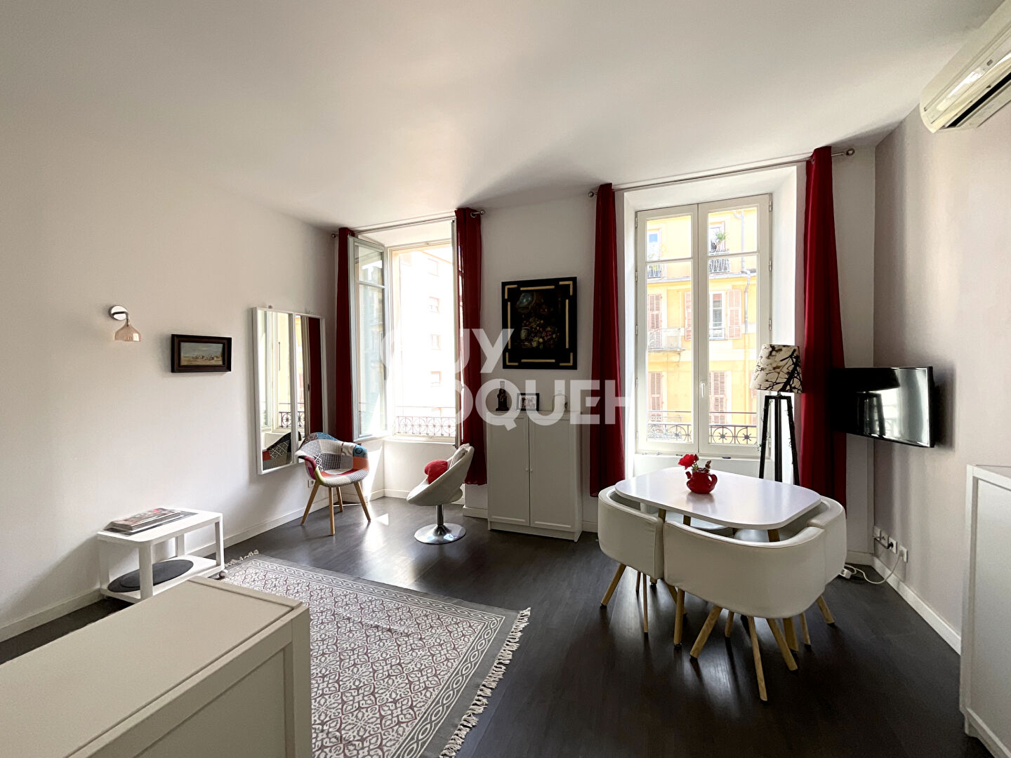 NICE - CARRÉ D'OR - ÉLÉGANT STUDIO DE 27 m² EN ÉTAGE ÉLEVÉ AVEC ASCENSEUR