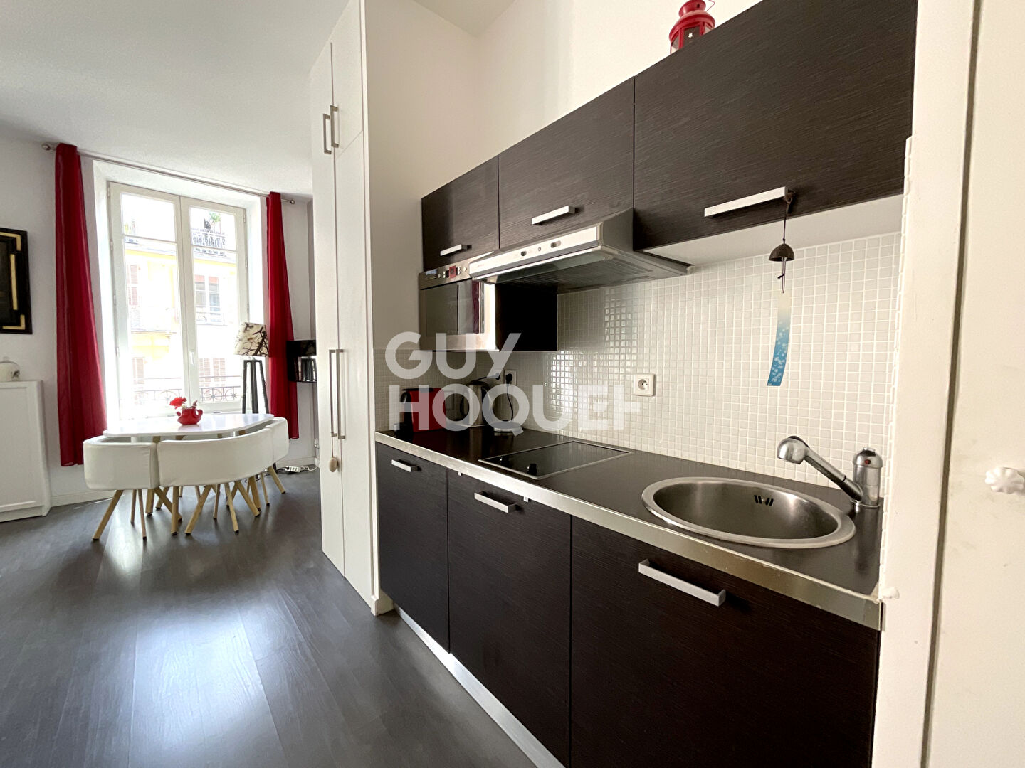 NICE - CARRÉ D'OR - ÉLÉGANT STUDIO DE 27 m² EN ÉTAGE ÉLEVÉ AVEC ASCENSEUR